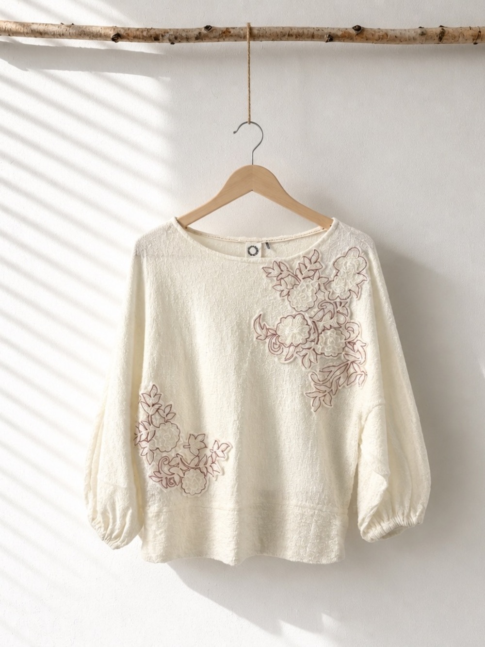 Anthropologie Akimi + Kin Poet Lace Floral | flower Applique Blouse